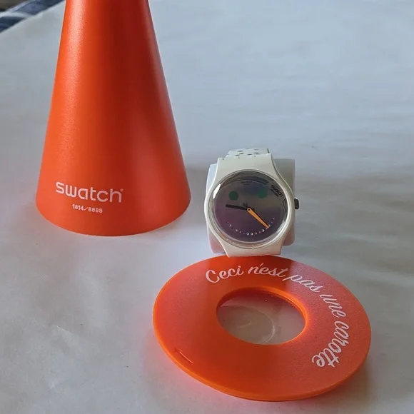 Swatch White With Reflective Dial. New In Box. SUOZ260S Number 1814/8888 - Picture 2 of 5